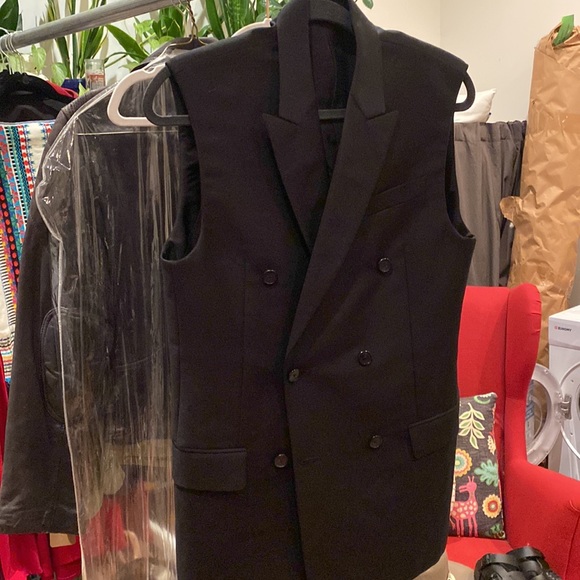 Givenchy tailored vest great closet staple - Picture 2 of 11